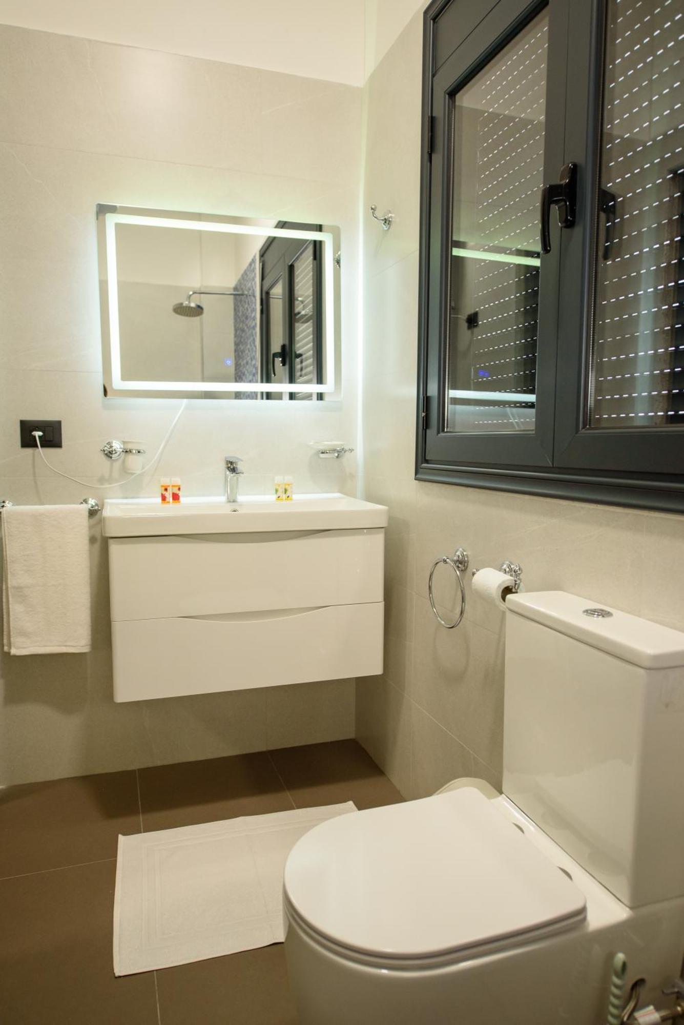 Olivium Rooms Vlorë エクステリア 写真
