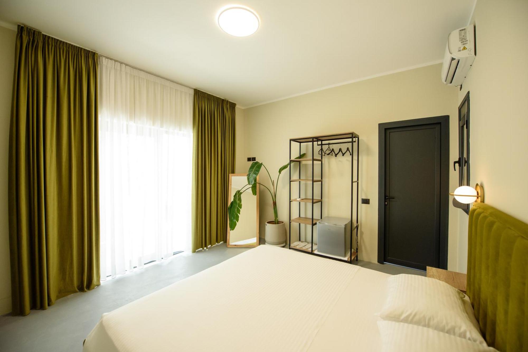 Olivium Rooms Vlorë エクステリア 写真